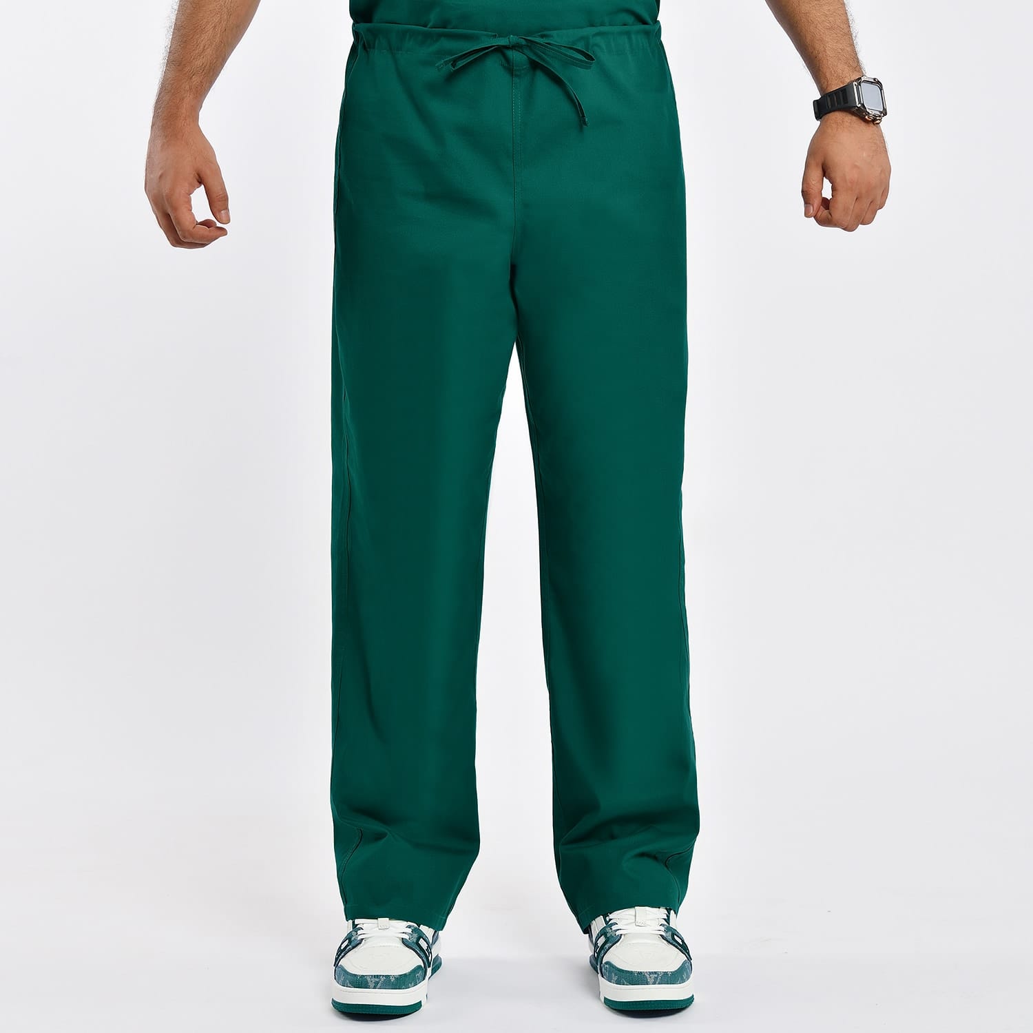 Green unisex scrub pants with a relaxed fit, adjustable waist, and side cargo pocket, ideal for clinical professionals.